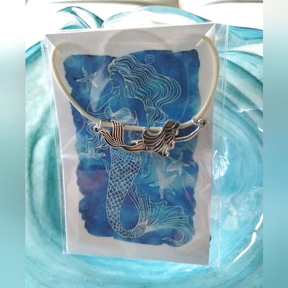 New in Package Mermaid Necklace - Picture 4 of 6